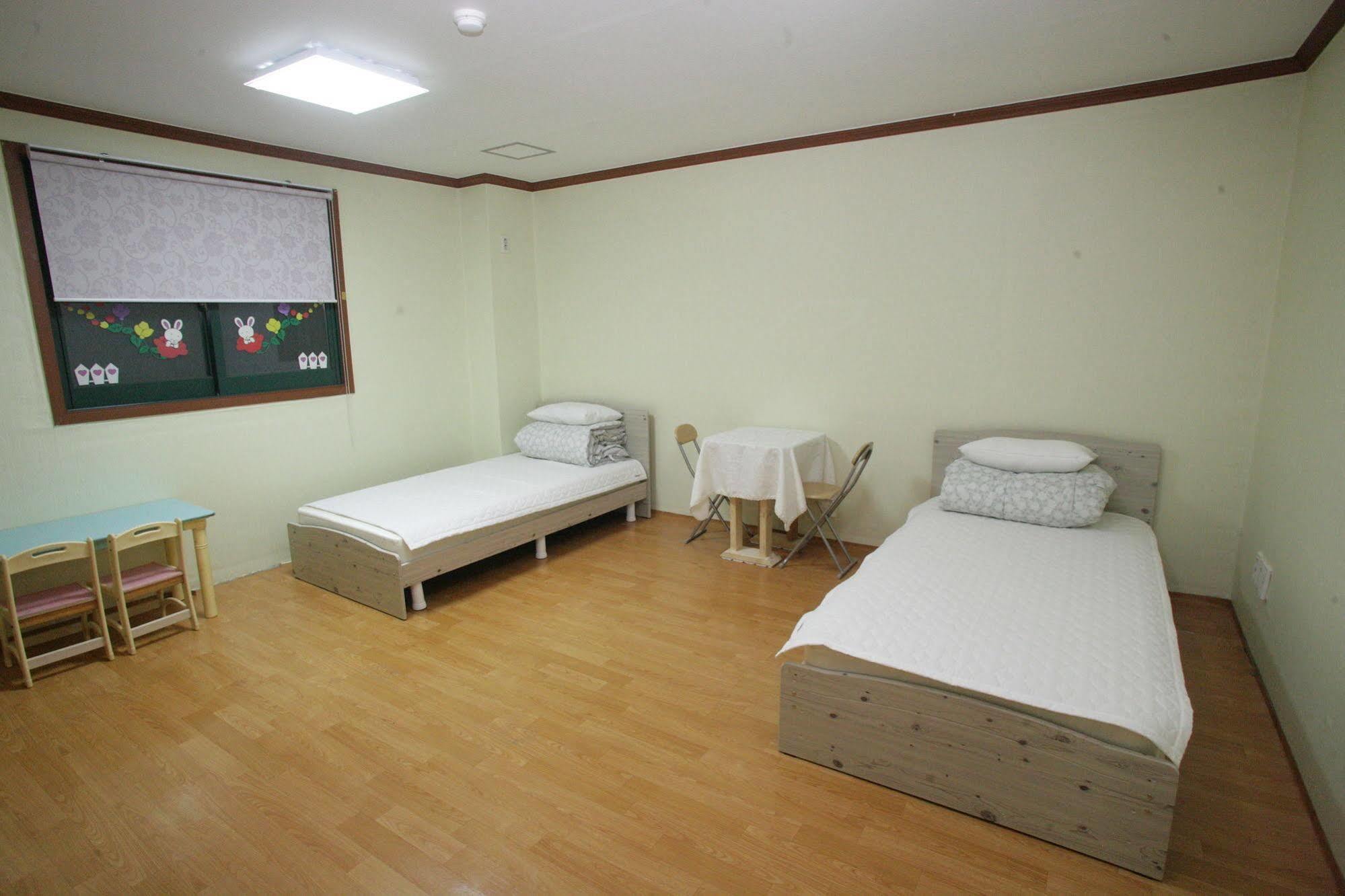 Calla Guest House Hostel Gyeongju Exterior photo